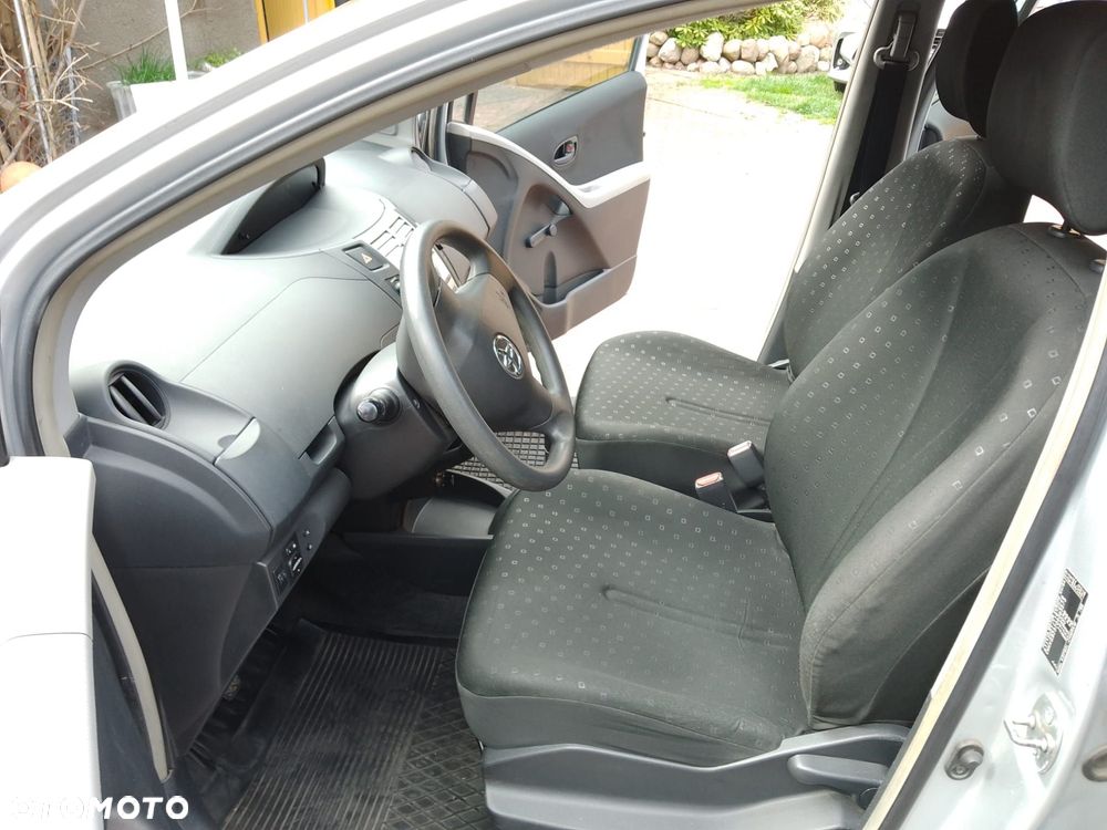 Toyota Yaris 1.0 Terra A/C - 5