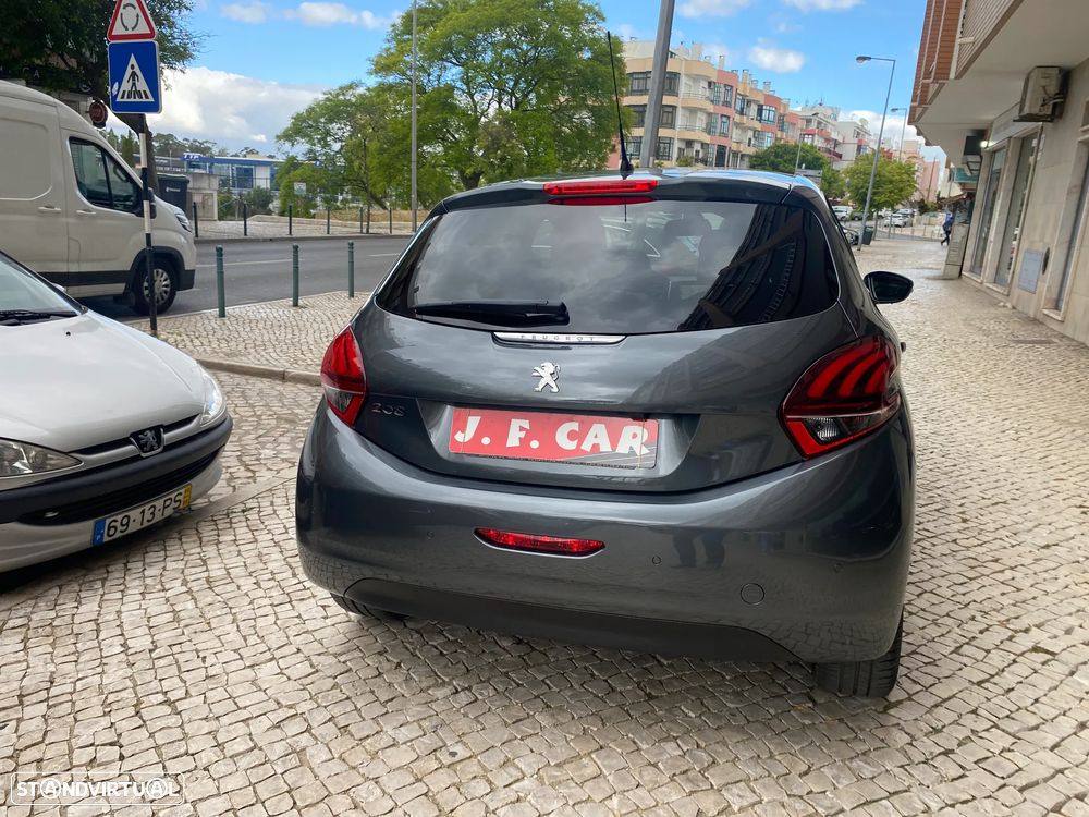 Peugeot 208 PureTech 110 Stop & Start Allure - 22