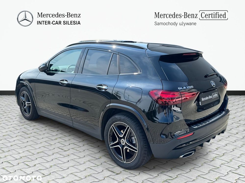Mercedes-Benz GLA - 8