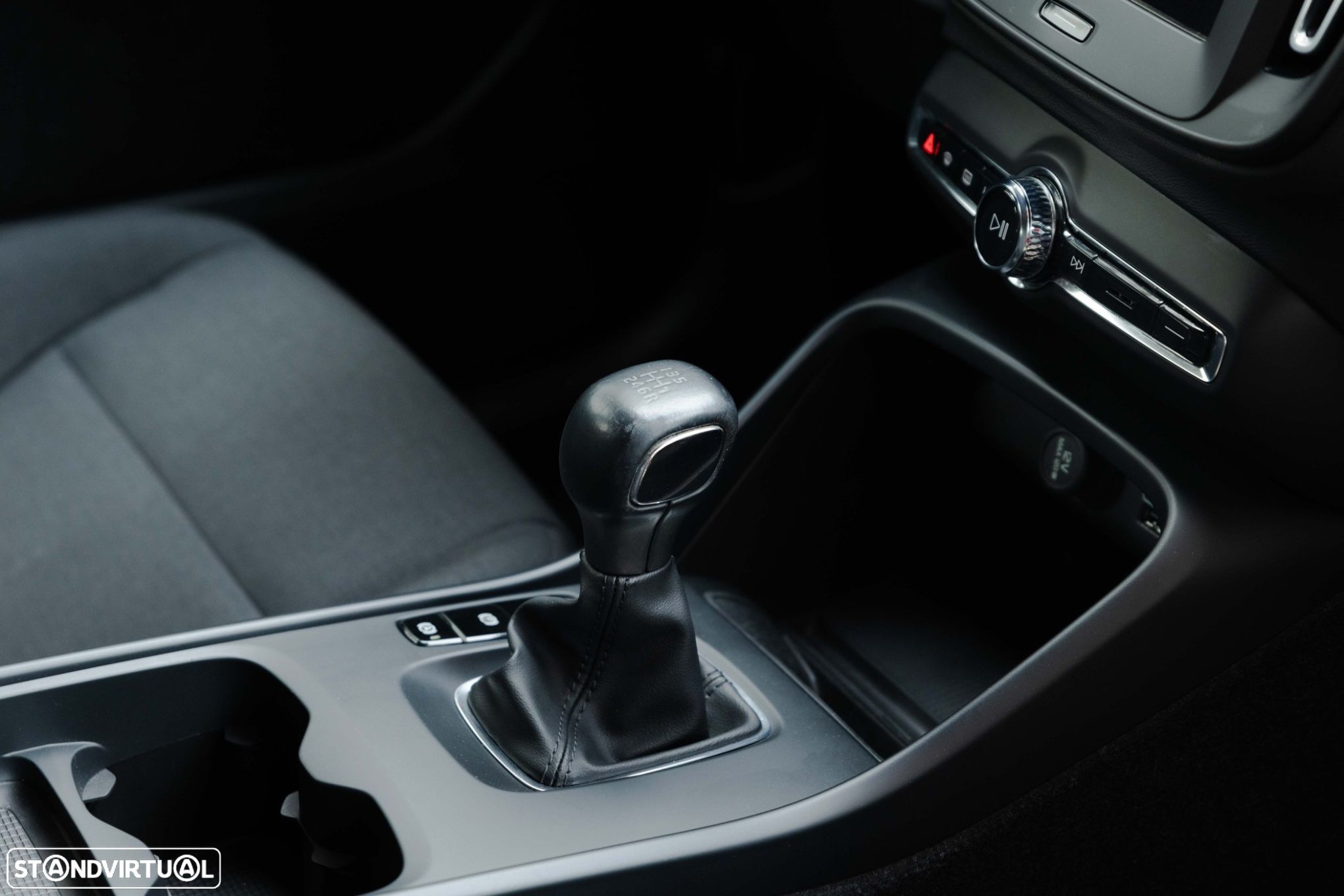 Volvo XC 40 1.5 T2 Momentum Core - 26