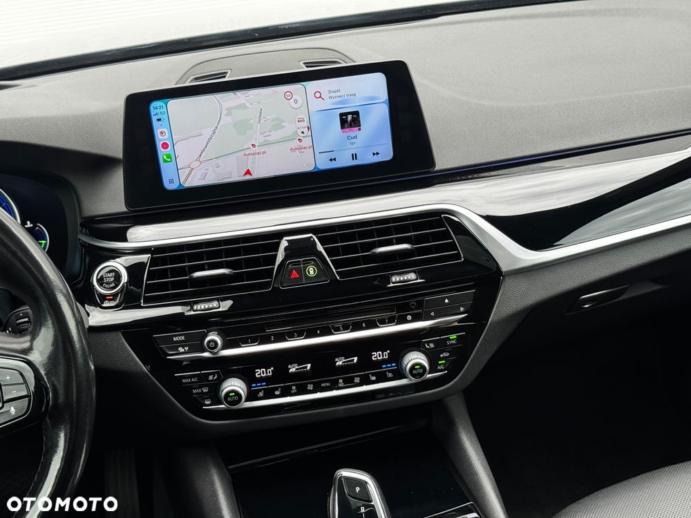 BMW Seria 5 520d Sport Line - 12