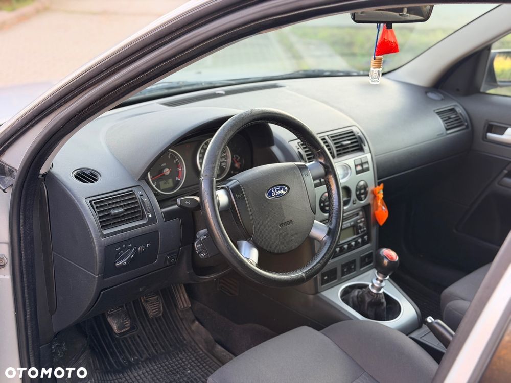 Ford Mondeo 2.0 Trend - 11