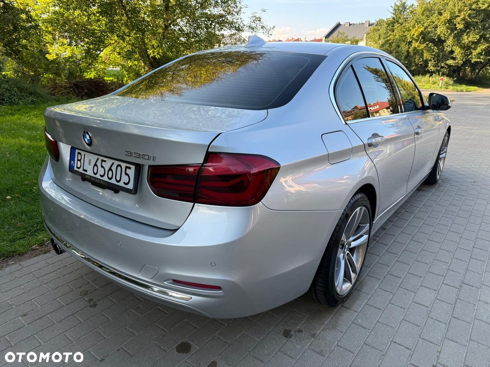 BMW Seria 3 330i - 7
