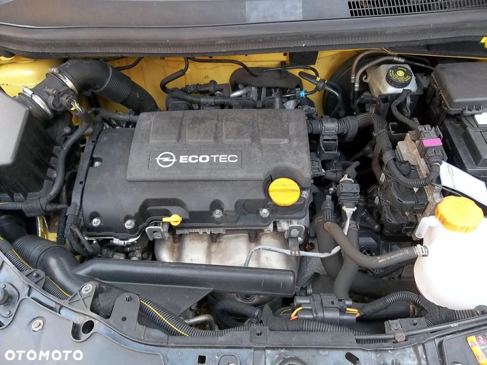 Opel Corsa 1.2 16V Cosmo - 28