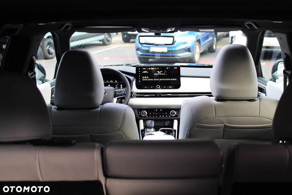 Mitsubishi Outlander - 11
