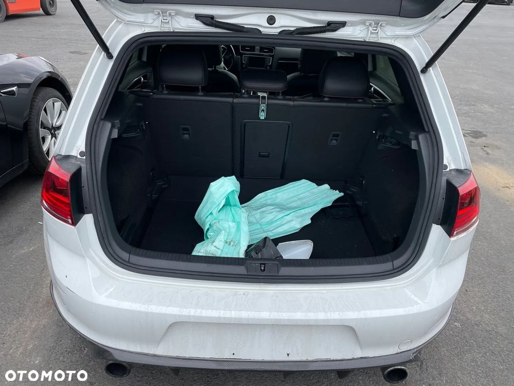 Volkswagen Golf - 24