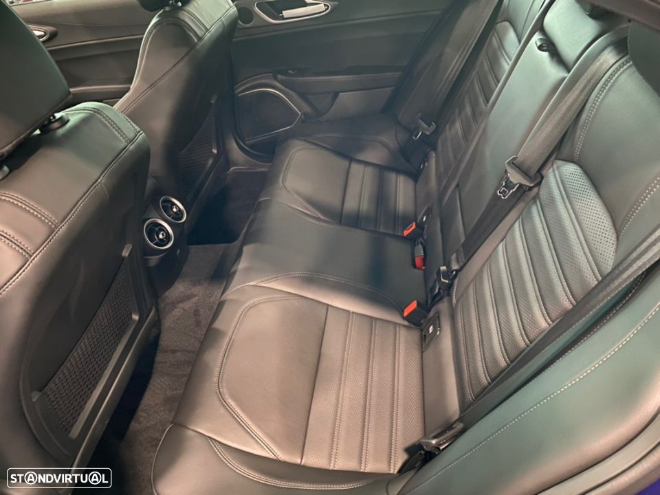 Alfa Romeo Giulia 2.2 D Sprint AT8 - 6