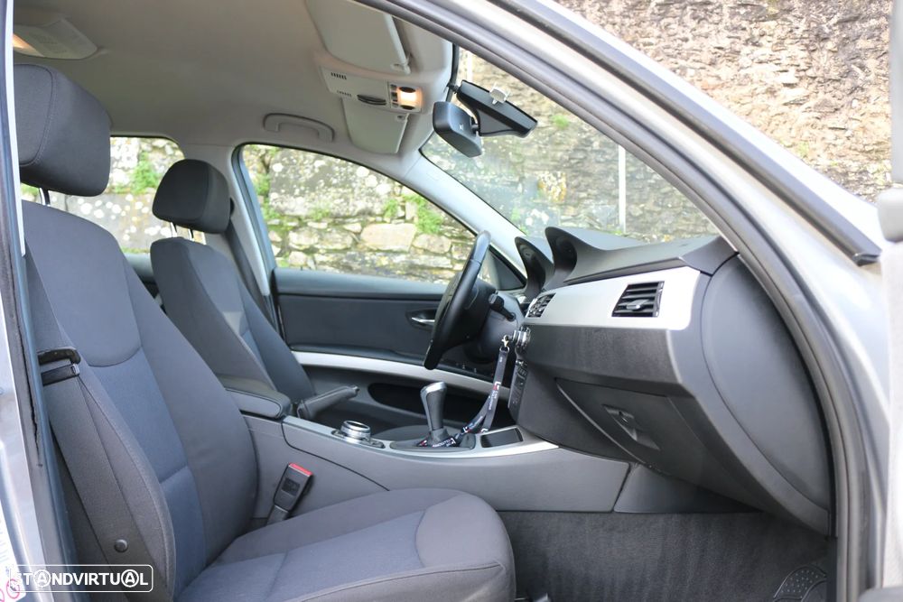 BMW 318 d Navigation Sport - 14