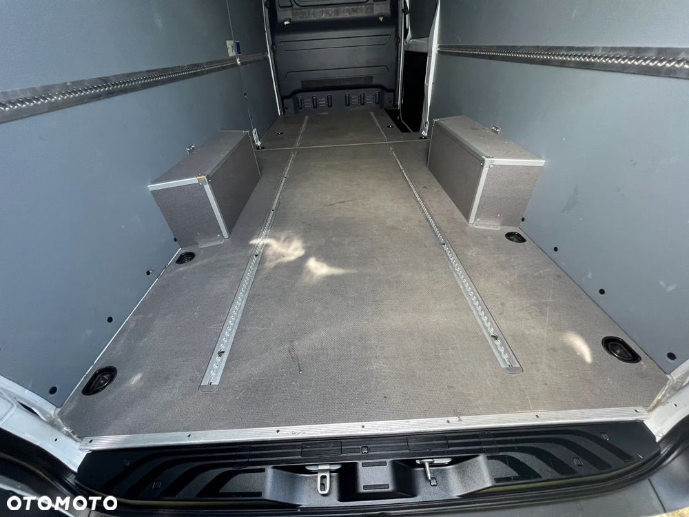 Mercedes-Benz Sprinter - 22