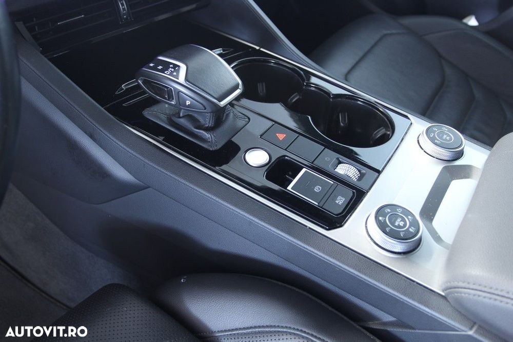 Volkswagen Touareg - 19