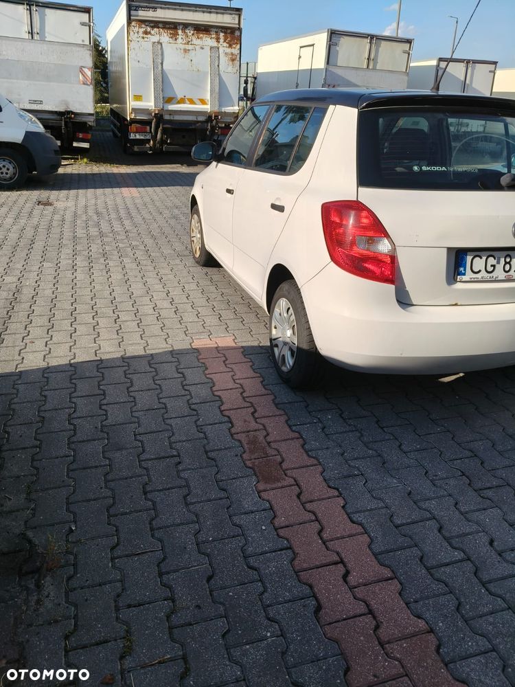 Skoda Fabia 2013 photo 4