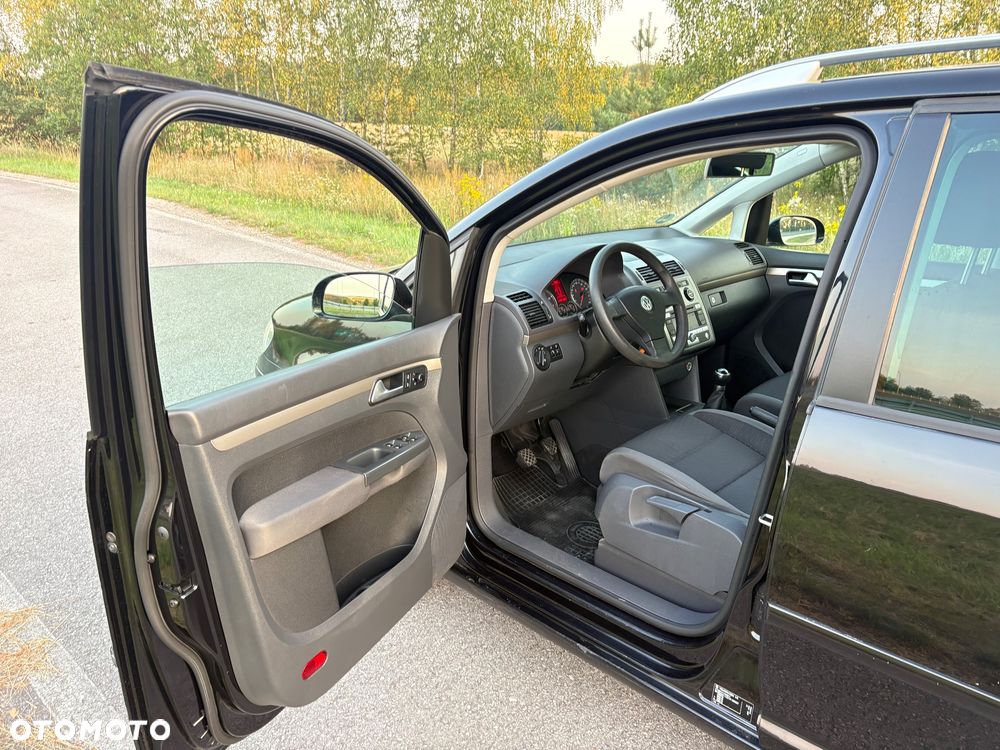 Volkswagen Touran - 18