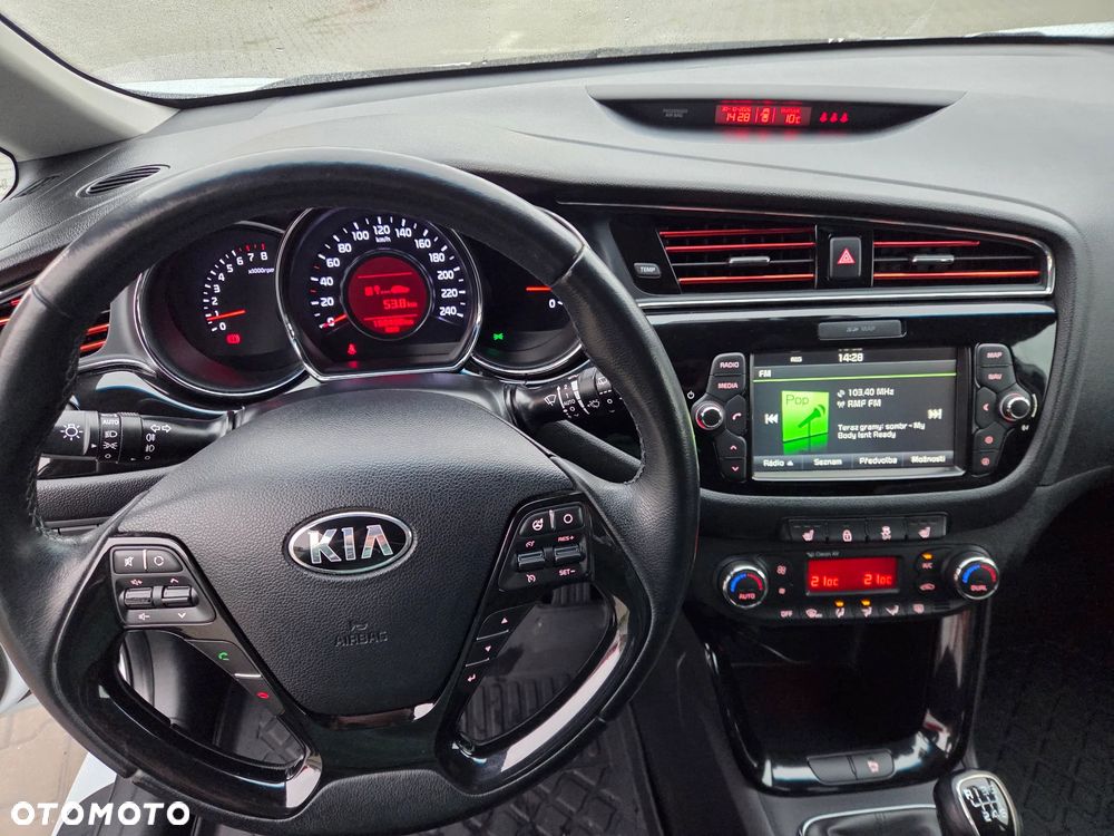 Kia Ceed 1.6 GDI ISG Dream-Team Edition - 11