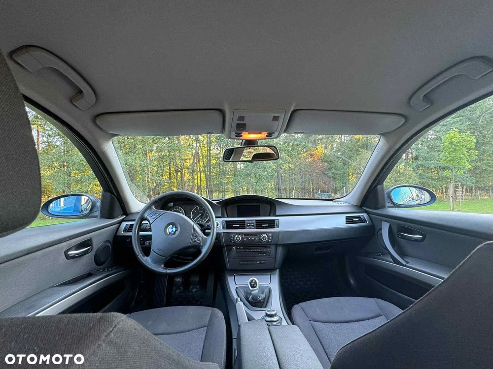 BMW Seria 3 318i - 16