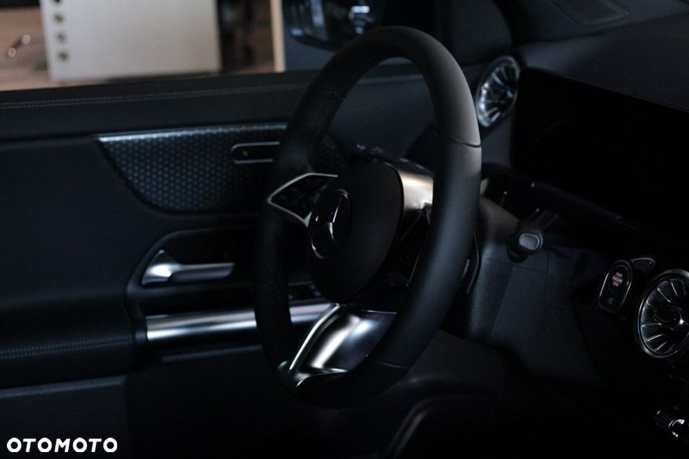Mercedes-Benz GLA - 13