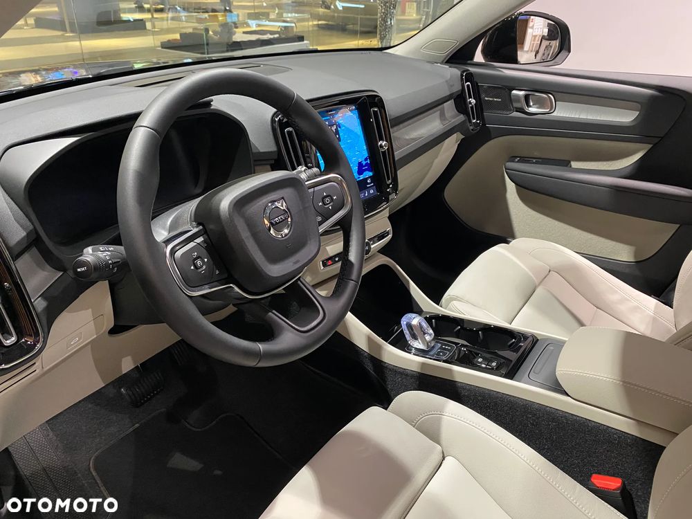 Volvo XC 40 B3 Ultra Dark - 3