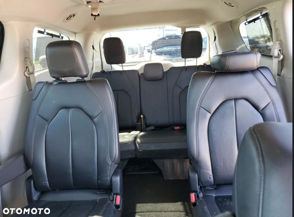 Chrysler Pacifica - 9