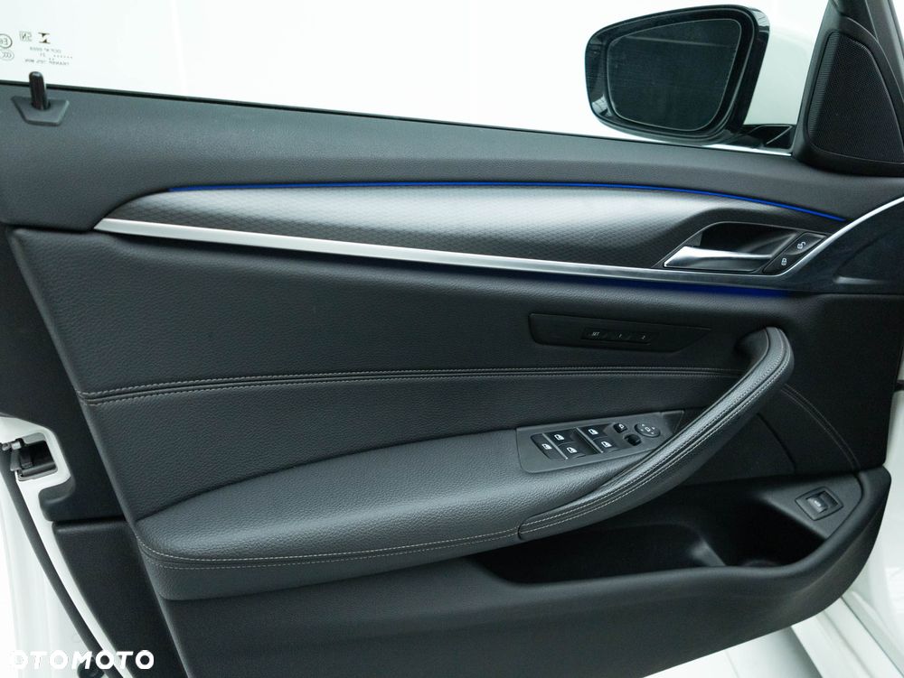 BMW Seria 5 530i xDrive M Sport Edition - 31