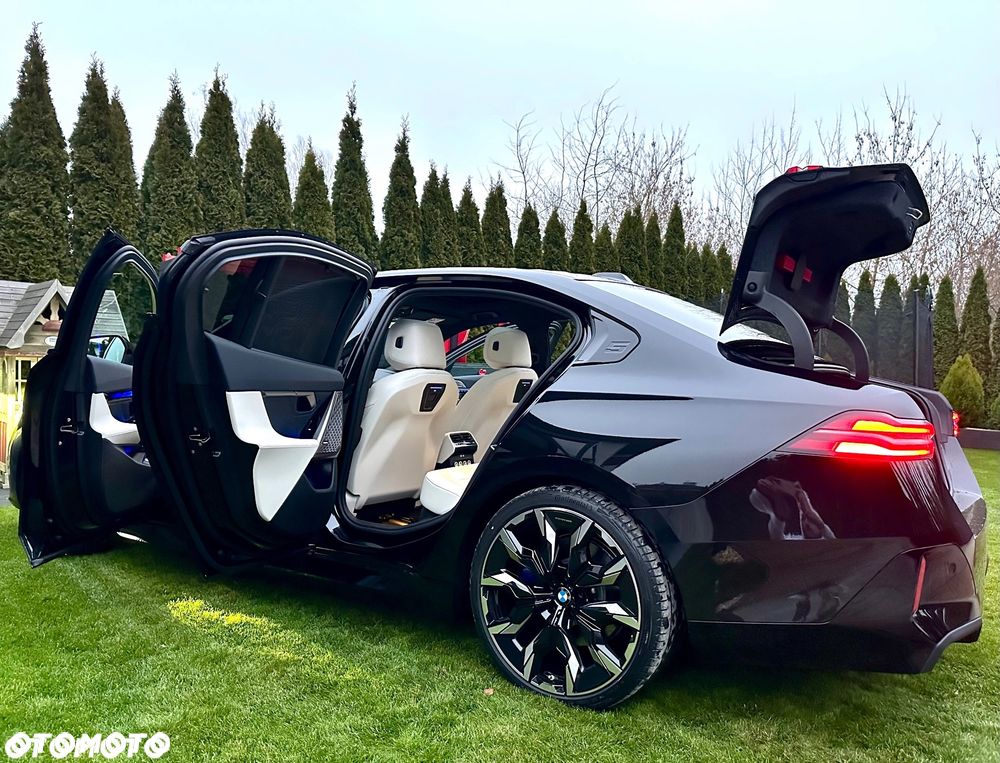 BMW Seria 5 520d xDrive mHEV M Sport - 4