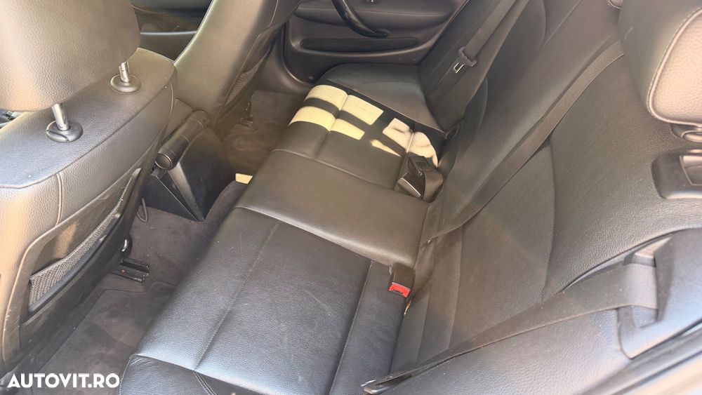 BMW Seria 1 116i - 32