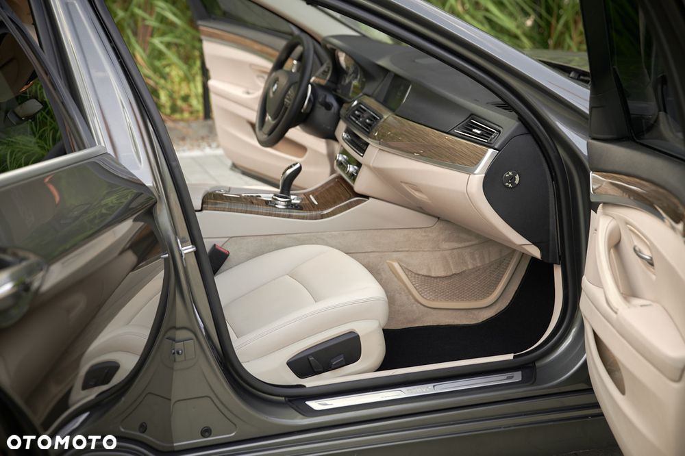 BMW Seria 5 525d xDrive Modern Line - 20