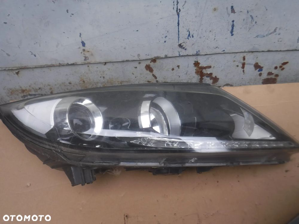Kia Sportage III  lampa przod LED zwykla prawa orginal stan bdb - 1