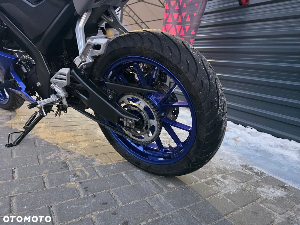 Yamaha YZF - 8