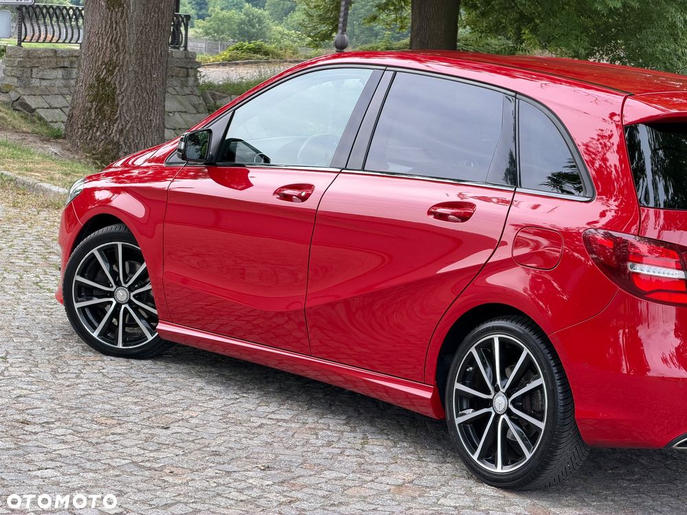Mercedes-Benz Klasa B 180 7G-DCT UrbanStyle Edition - 38