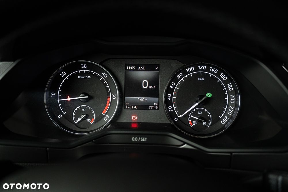 Skoda Superb 2.0 TDI DSG Premium Edition - 25