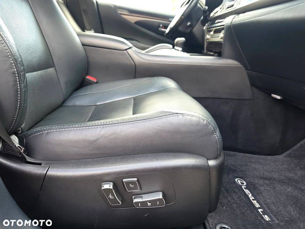 Lexus LS 460 AWD - 23