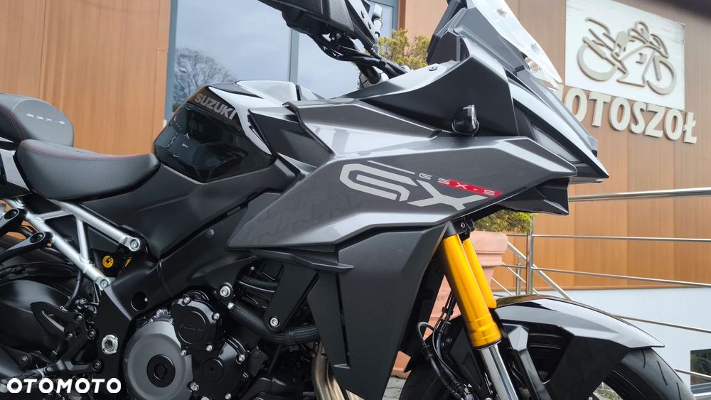 Suzuki GSX 1000 - 23