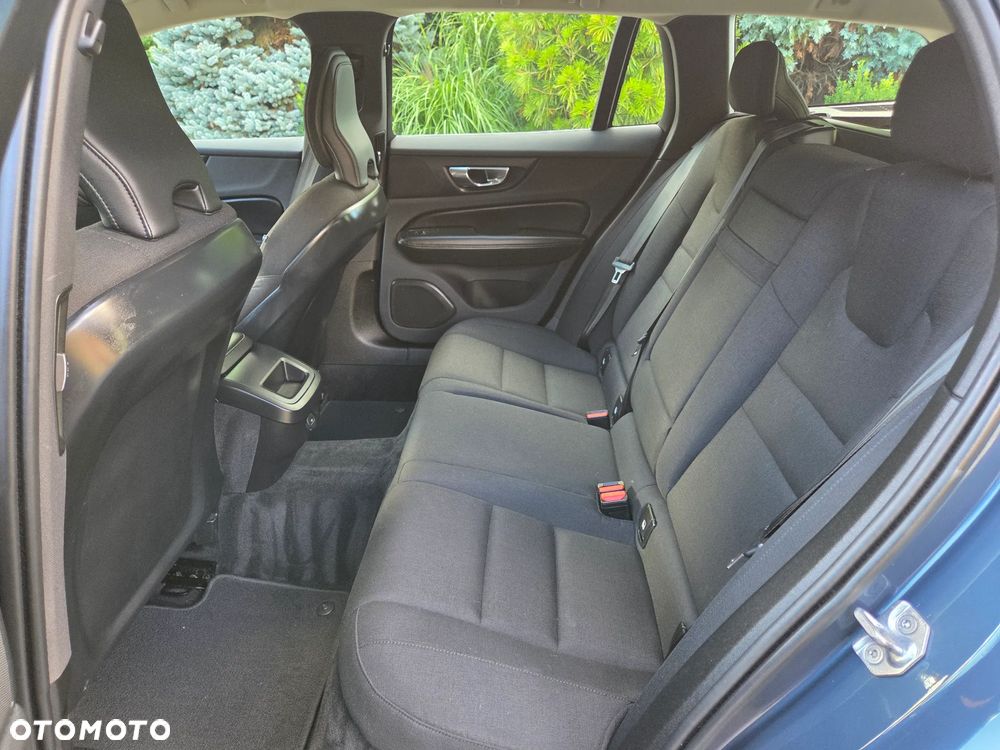 Volvo V60 B3 B DKG Momentum Pro - 24