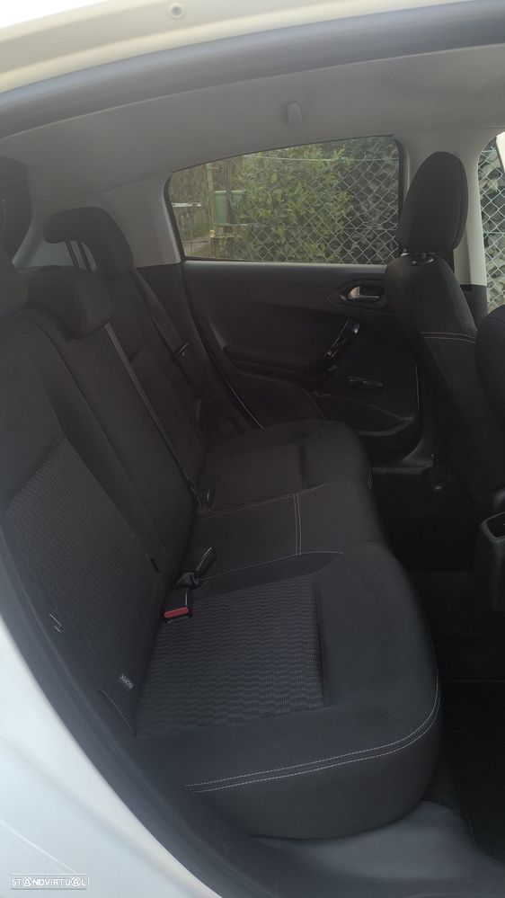 Peugeot 208 1.2 PureTech Style - 8
