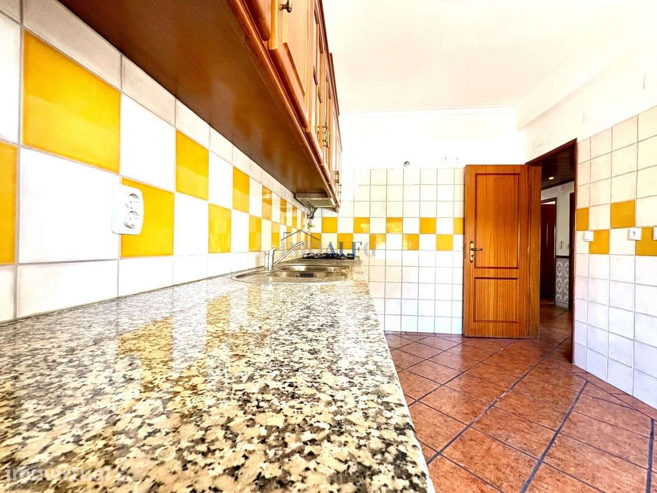 Apartamento T2 na Arrentela- Seixal, junto a transportes - Grande imagem: 4/27