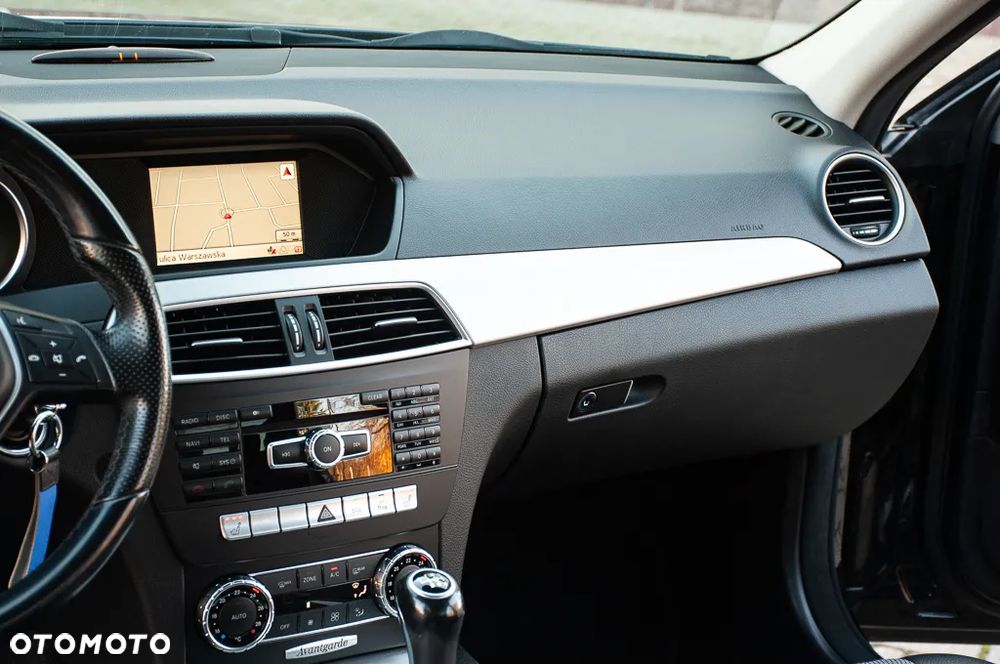 Mercedes-Benz Klasa C 180 T BlueEFFICIENCY Avantgarde - 31