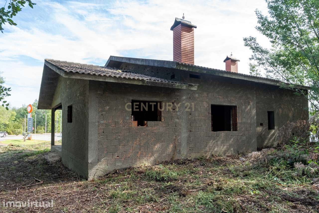 Moradia por Finalizar com Terreno de 1.300 m² em Vila Nova de Poiares - Grande imagem: 5/41