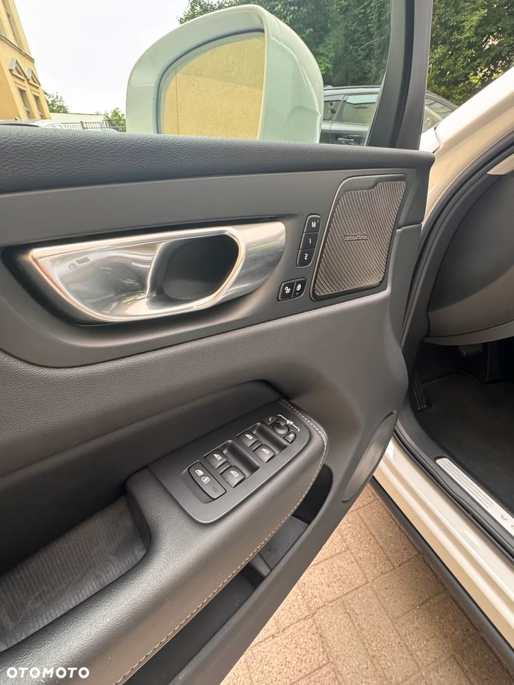 Volvo XC 60 B5 B AWD Plus Bright - 11