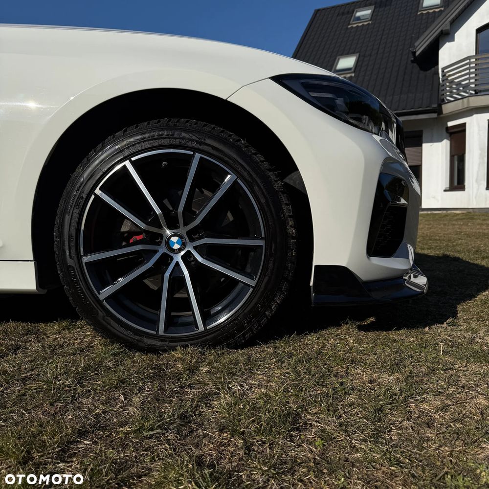 BMW Seria 3 330i xDrive M Sport - 17