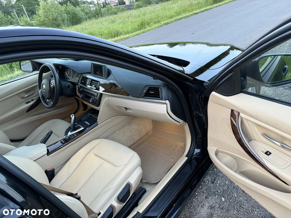 BMW Seria 3 320i - 12