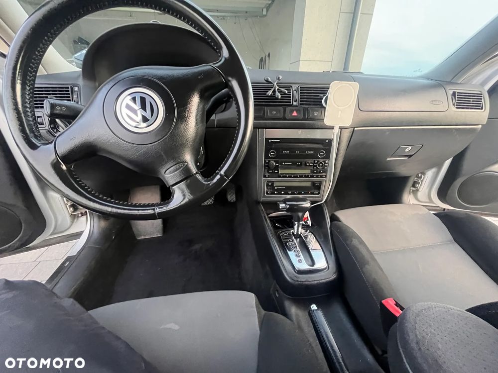 Volkswagen Golf 1.6 Comfortline - 3