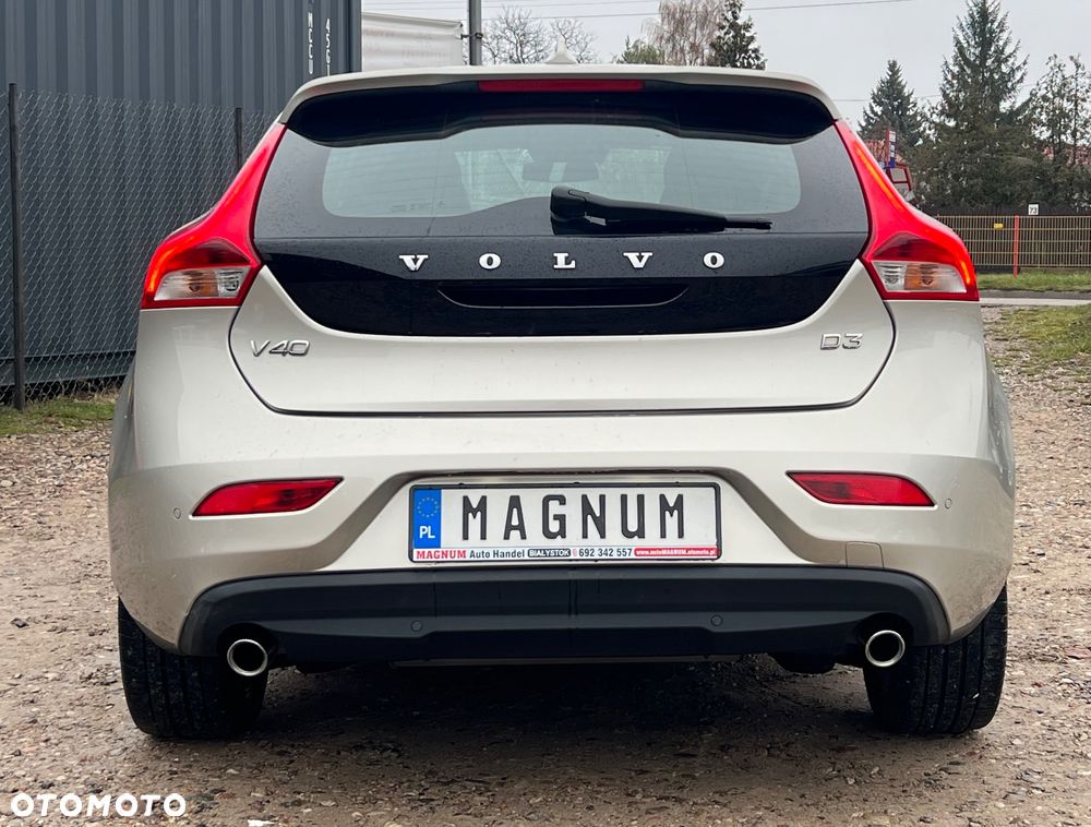 Volvo V40 D3 Momentum - 28