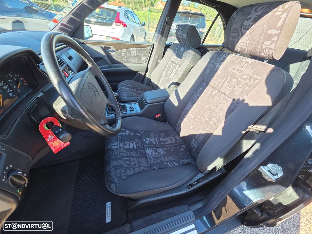 Mercedes-Benz E 250 TD Classic - 19