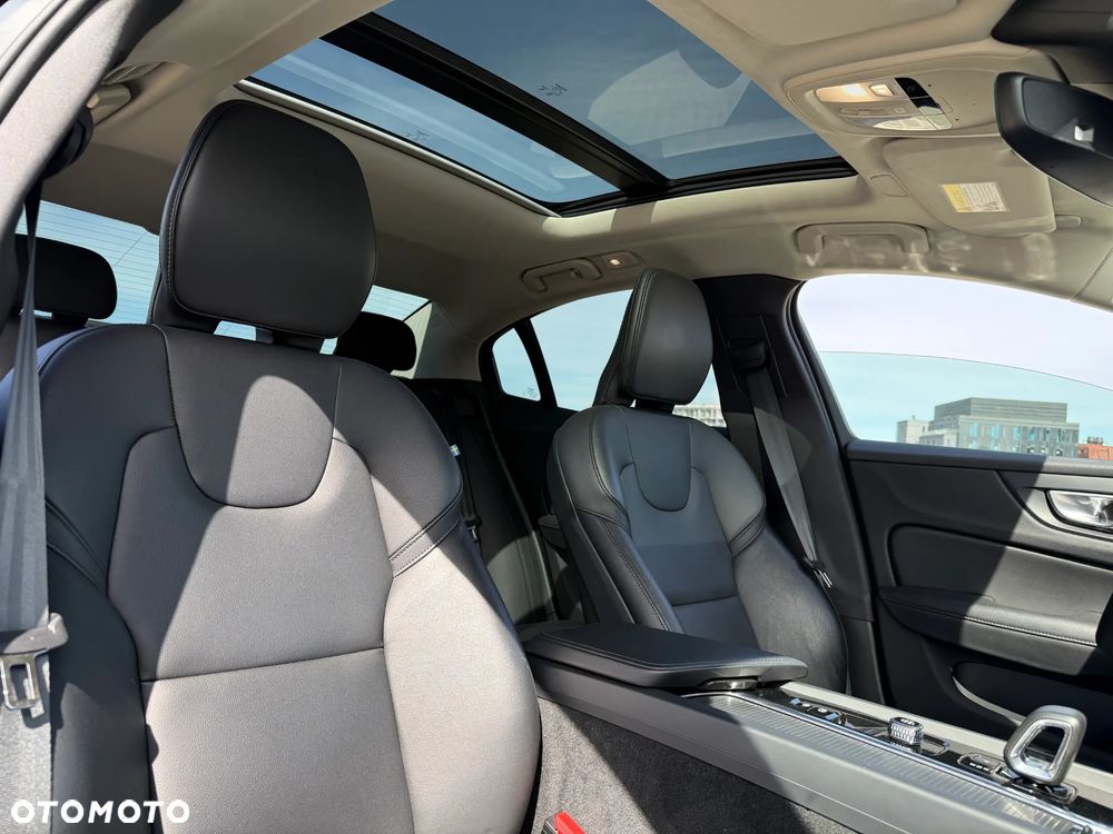 Volvo S60 B5 B AWD Plus Dark - 32