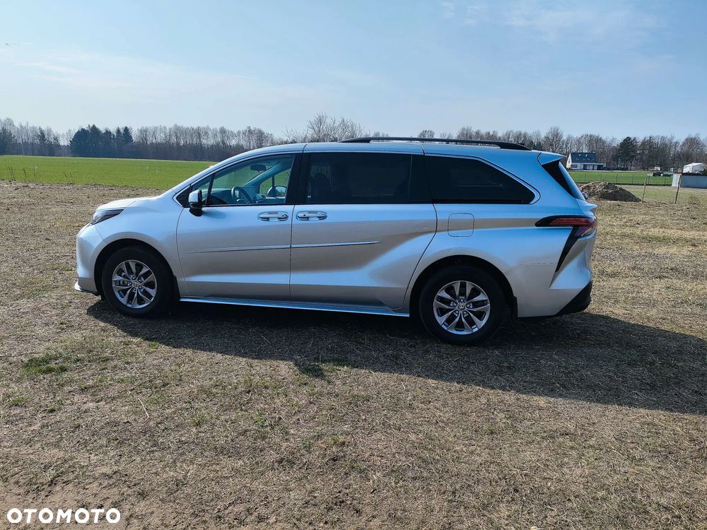 Toyota Sienna - 7