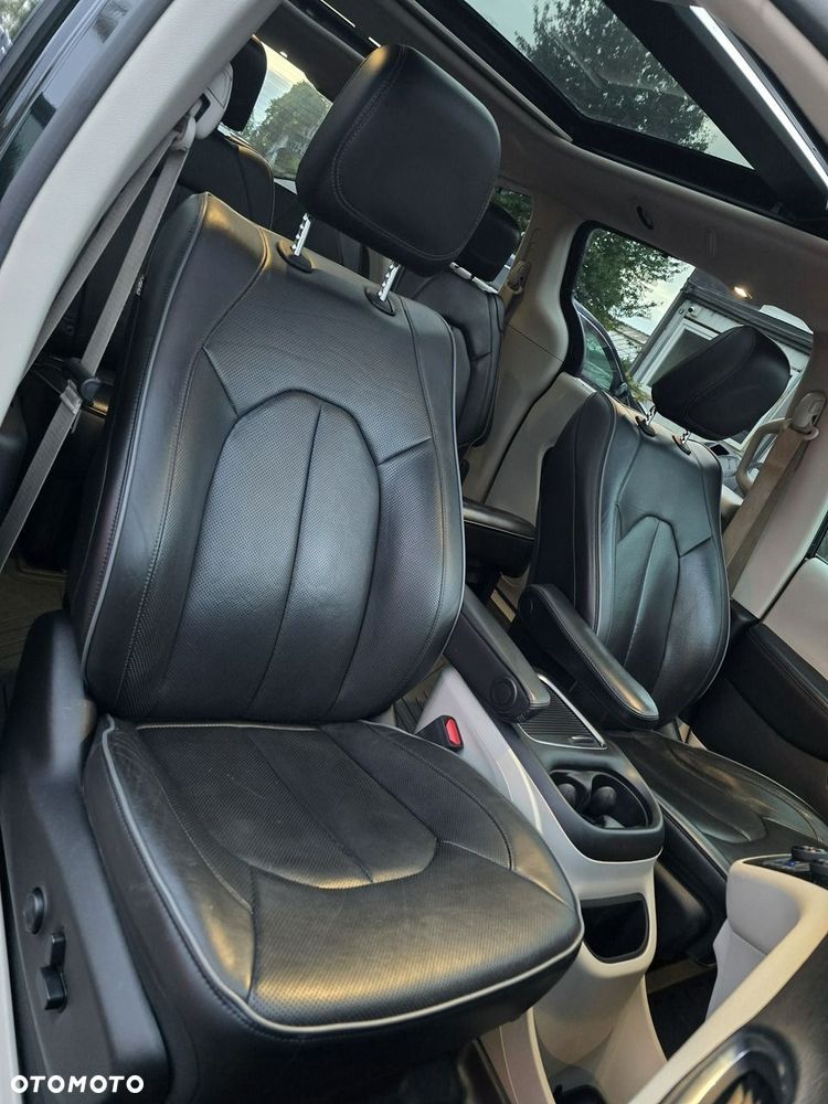 Chrysler Pacifica - 37