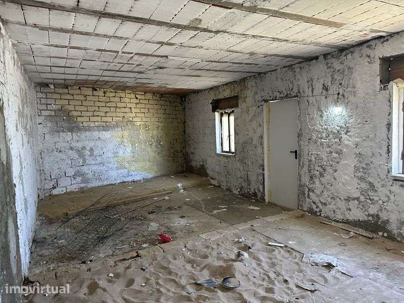 Espaço de armazenamento estratégico em Tires / São Domingos de Rana. - Grande imagem: 2/3