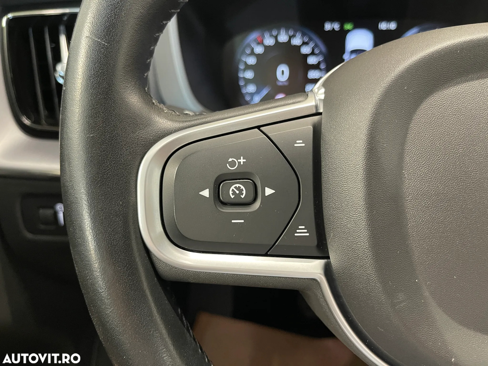 Volvo XC 60 B4 D AWD Geartronic Momentum - 23