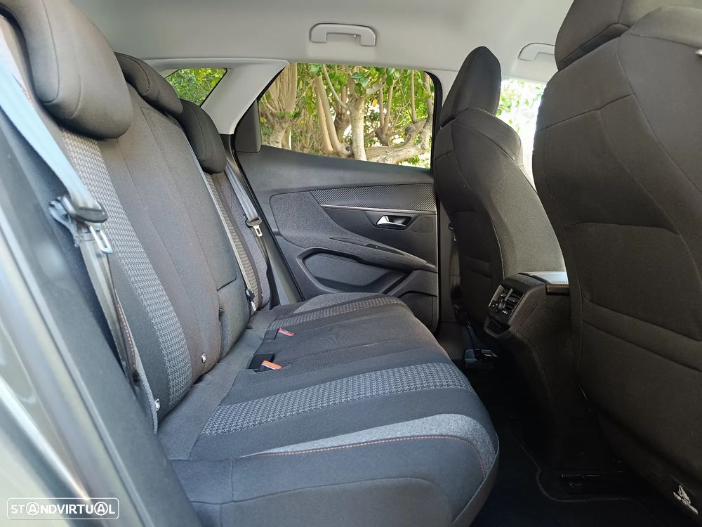 Peugeot 3008 PureTech 130 Stop & Start GPF EAT8 Active Business-Pack - 32