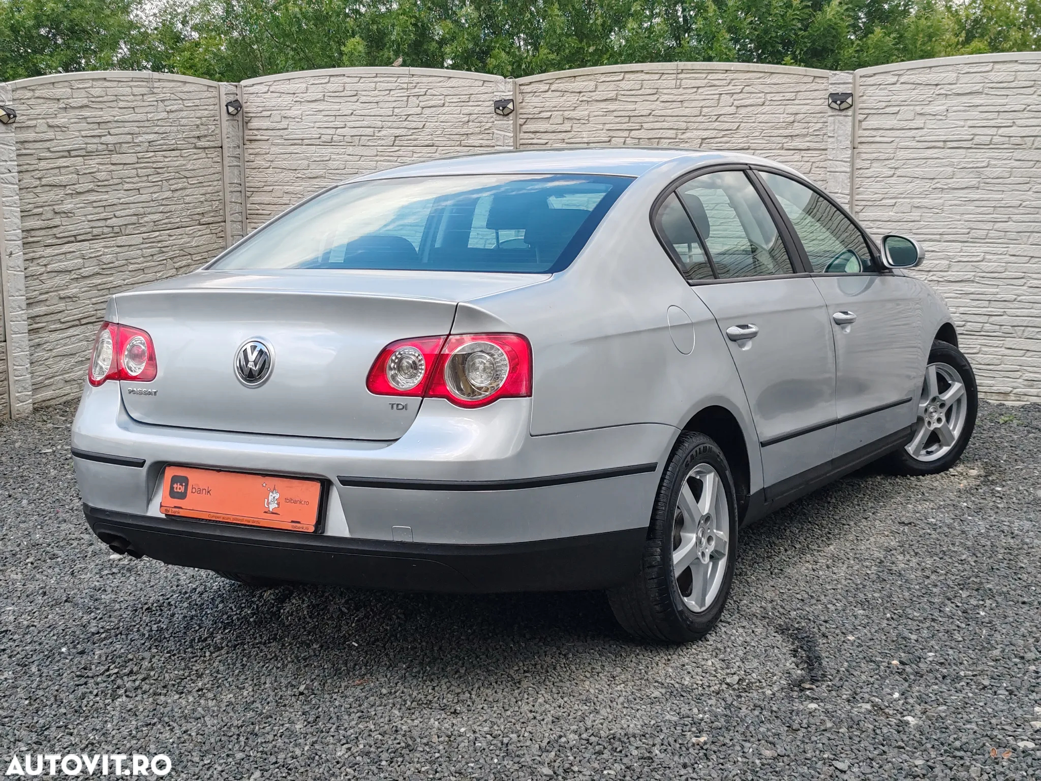 Volkswagen Passat - 4