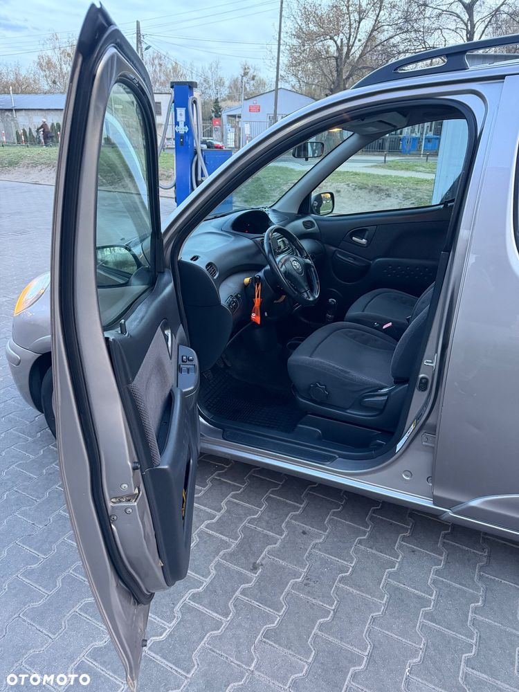 Toyota Yaris Verso 1.5 Sol - 12